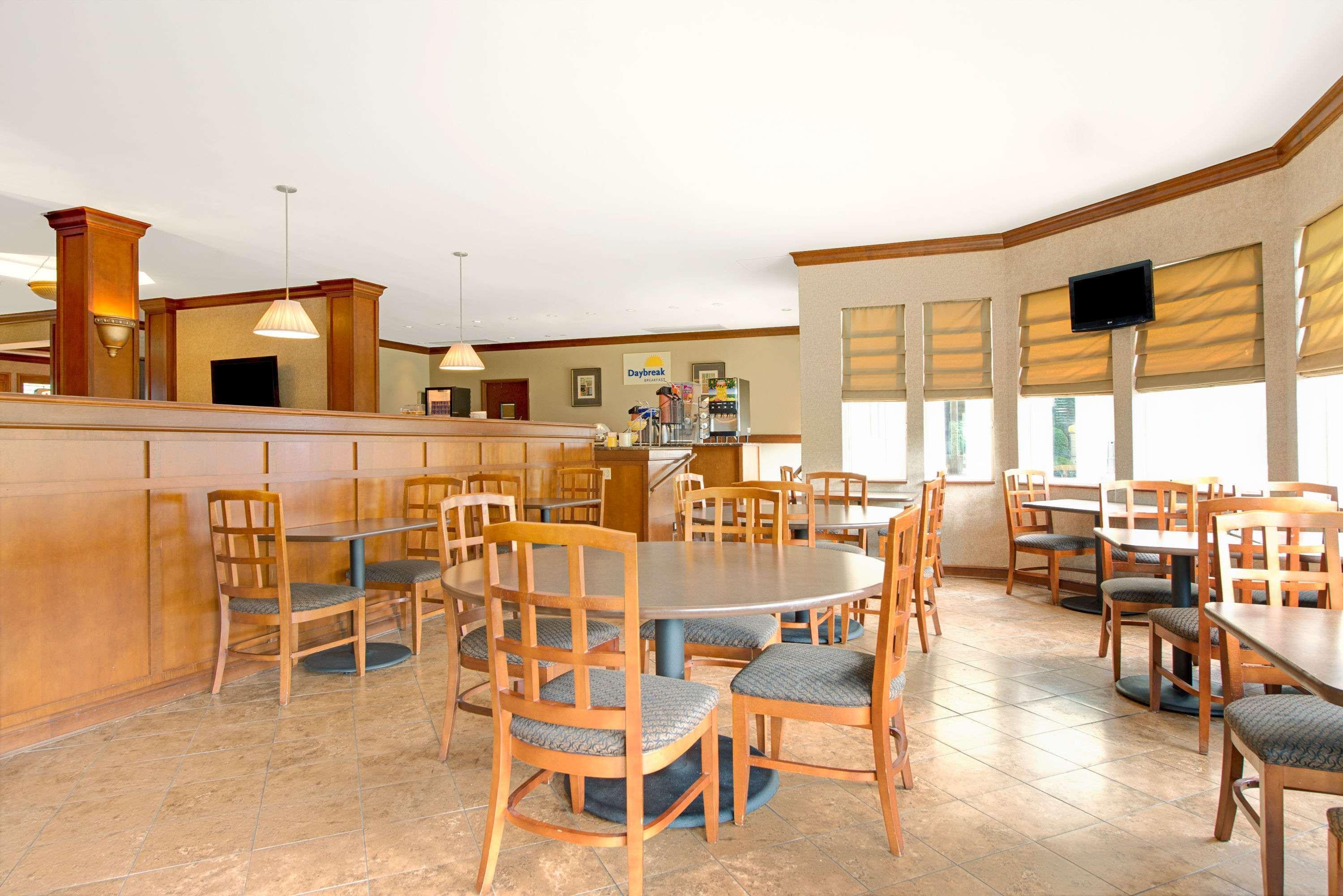 Days Inn By Wyndham St. Louis/Westport Mo Мэриленд-Хайтс Экстерьер фото