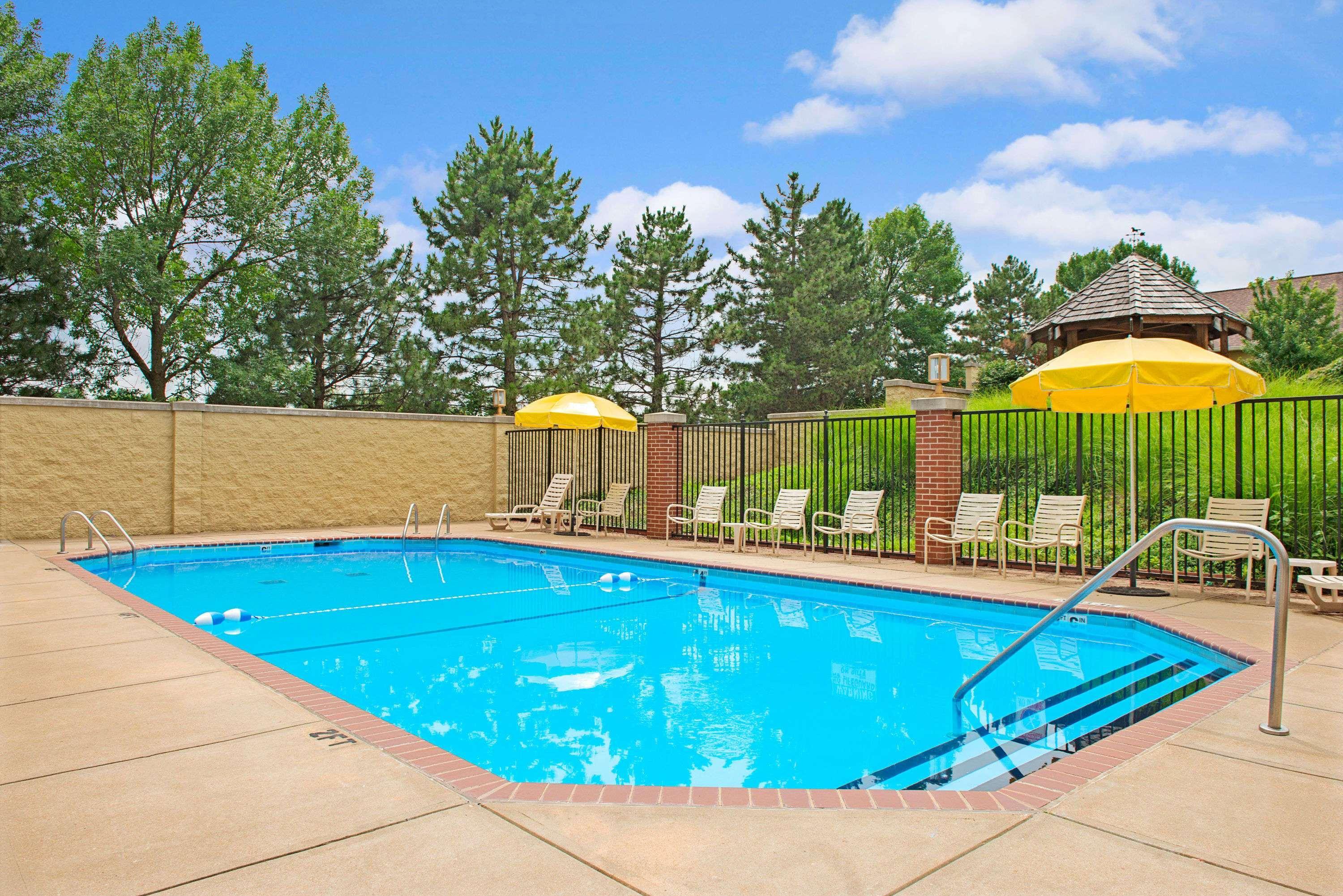 Days Inn By Wyndham St. Louis/Westport Mo Мэриленд-Хайтс Экстерьер фото